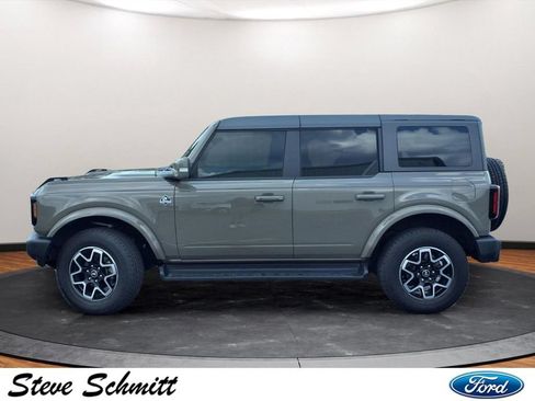 Used 2025 Ford Bronco Outer Banks AWD/4WD image 2