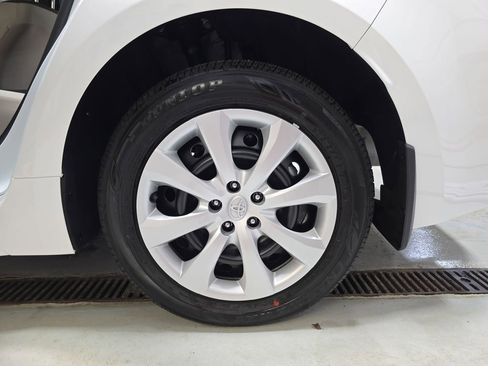 Used 2025 Toyota Corolla LE image 33