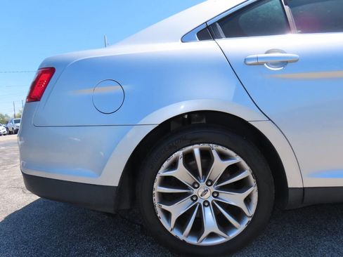 Used 2015 Ford Taurus Limited FWD image 22