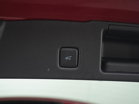 Used 2025 Ford Escape SE w/ Class II Trailer Tow Package image 17