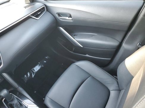 Certified 2023 Toyota Corolla Cross XLE image 9