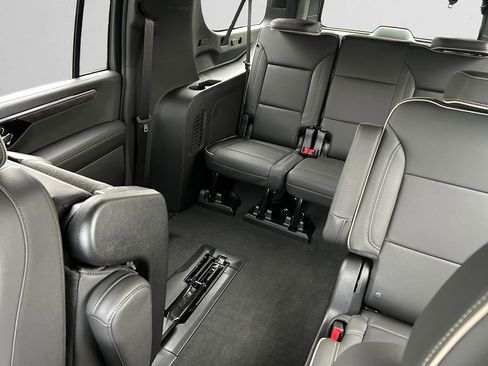 Used 2025 Chevrolet Suburban Premier w/ Sun And Tow Package AWD/4WD image 14