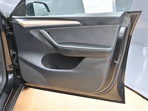 Used 2023 Tesla Model Y Long Range AWD/4WD image 39