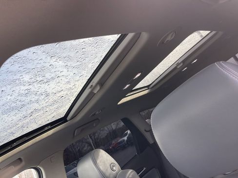 Used 2019 Buick Enclave Essence image 12