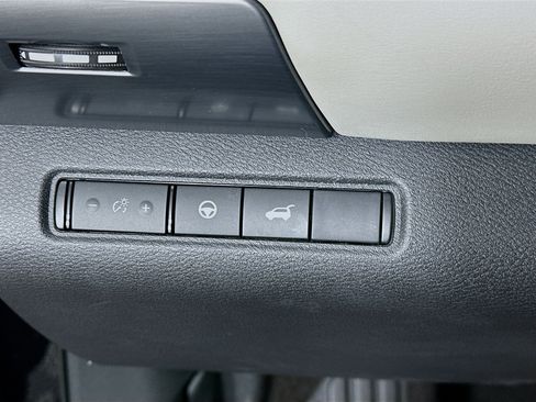 Used 2023 Nissan Pathfinder SL w/ SL Premium Package AWD/4WD image 17