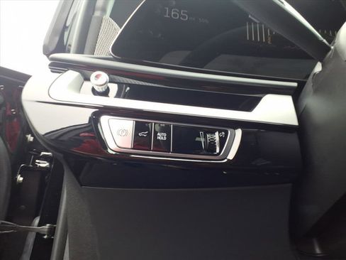 New 2025 Cadillac Optiq Luxury 1 w/ LPO, ONYX Package image 10