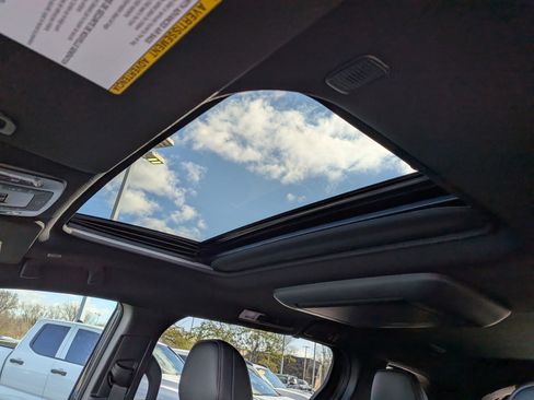 Used 2025 Toyota Sienna XSE w/ XSE Premium Package image 37