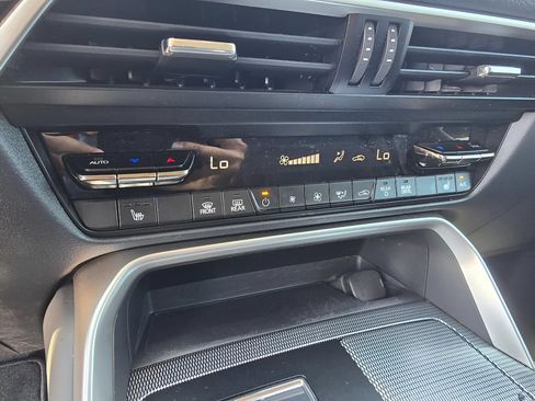 Used 2024 MAZDA CX-90 Plug-In Hybrid w/ Preferred AWD/4WD image 18