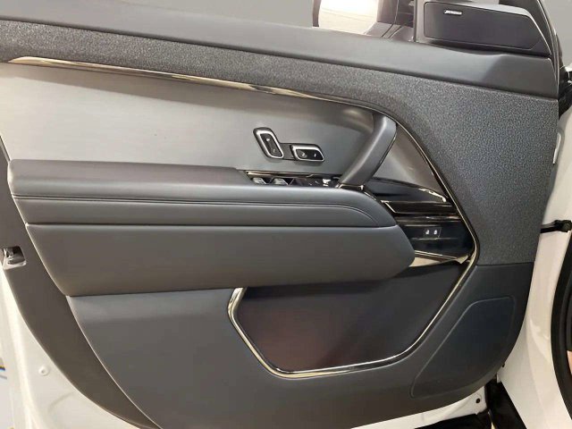 Used 2025 Land Rover Range Rover Sport SE AWD/4WD image 28