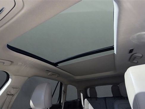 Used 2023 Lincoln Aviator Reserve w/ Equipment Group 201A image 10