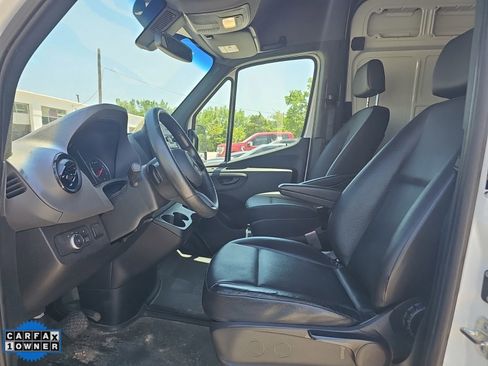 Used 2025 Mercedes-Benz Sprinter 2500 image 3