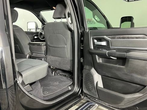 Used 2024 RAM 2500 Big Horn w/ Sport Appearance Package image 28