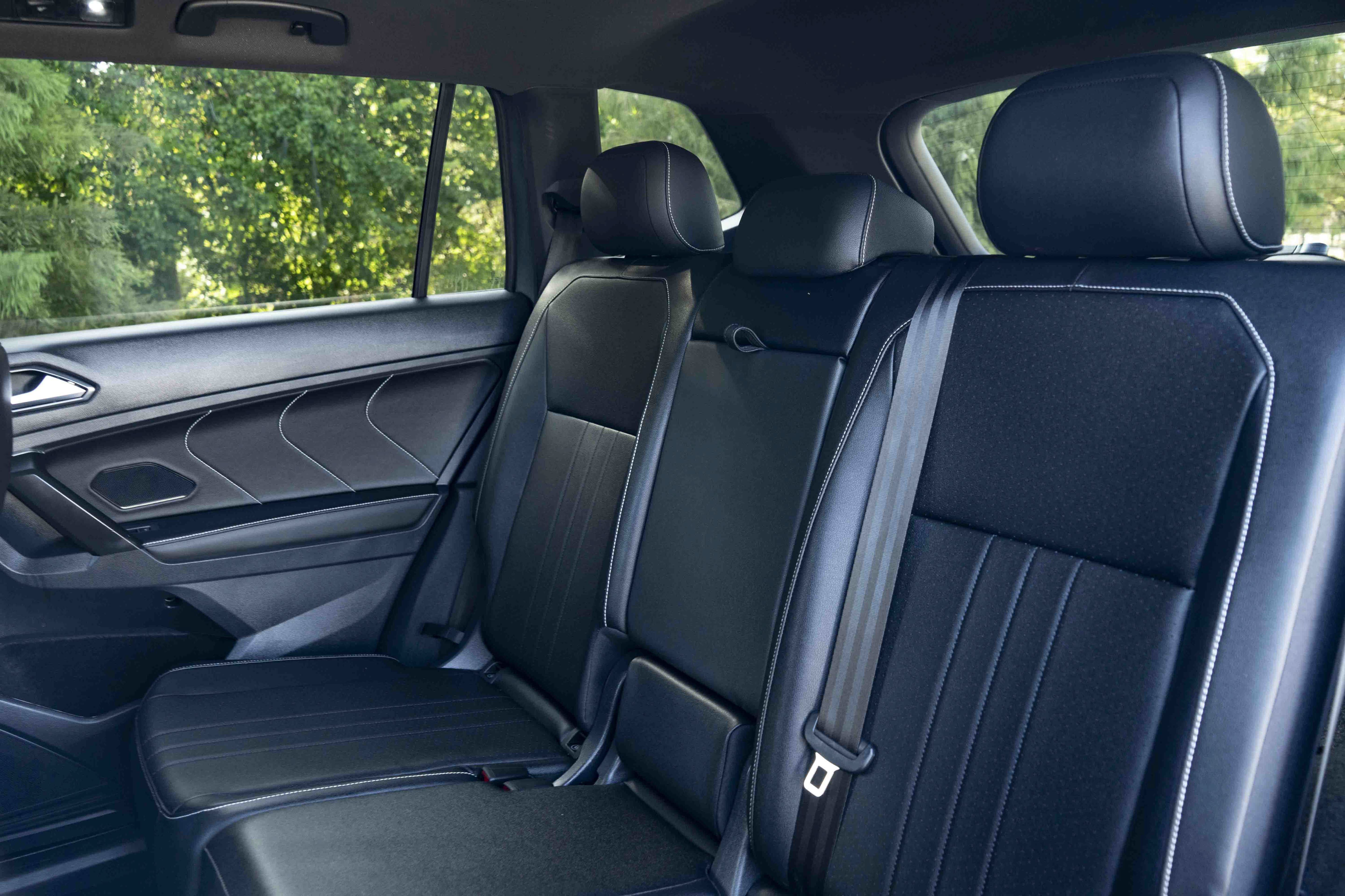 Certified 2024 Volkswagen Tiguan SE R-Line AWD/4WD image 17