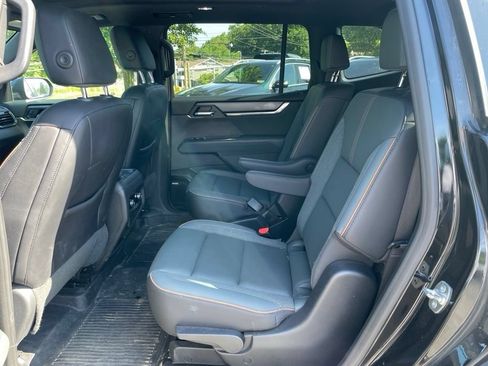 Used 2024 GMC Acadia AT4 w/ Luxury Package AWD/4WD image 12