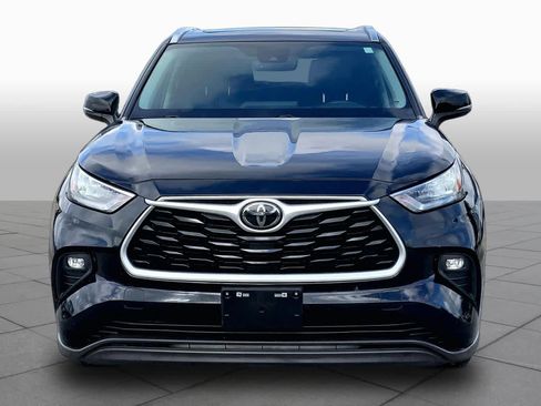 Used 2020 Toyota Highlander XLE AWD/4WD image 4
