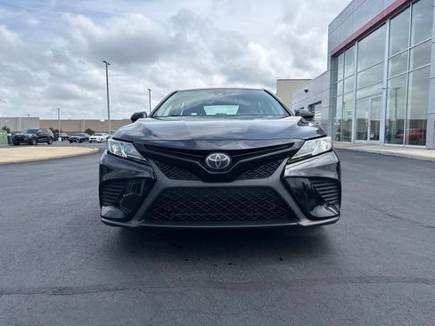 Used 2019 Toyota Camry SE FWD image 2