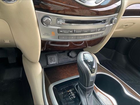 Used 2019 INFINITI QX60 Luxe w/ Sensory Package AWD/4WD image 16