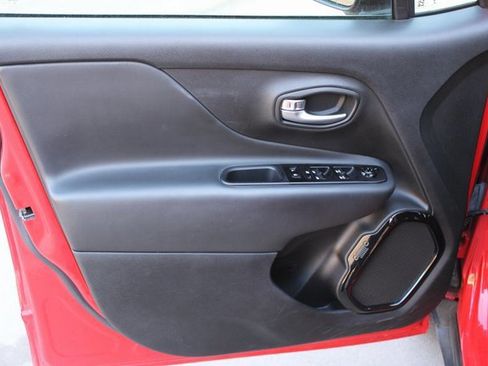 Used 2022 Jeep Renegade Altitude w/ Sun/Sound Group image 20