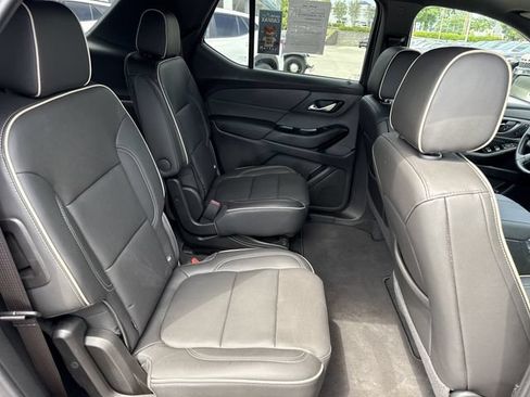Used 2023 Chevrolet Traverse Premier FWD image 33