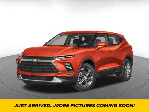 Used 2025 Chevrolet Blazer LT FWD image 1
