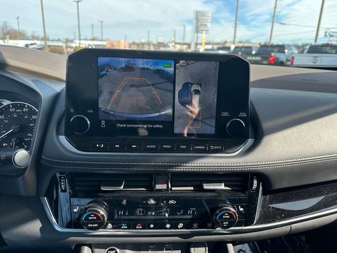 Used 2023 Nissan Rogue SL w/ SL Premium Package image 20