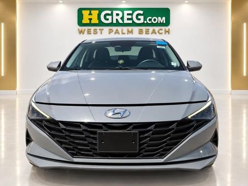 Used 2022 Hyundai Elantra SEL w/ Preferred Accessory Package FWD image 7