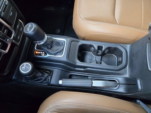 Used 2021 Jeep Wrangler Unlimited Sahara AWD/4WD image 31