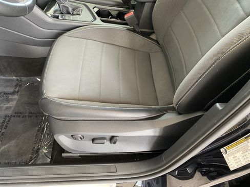Certified 2023 Volkswagen Taos SE FWD image 12