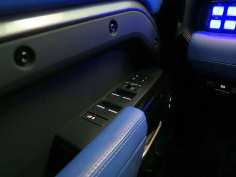 Used 2024 Land Rover Defender 110 X-Dynamic SE image 38