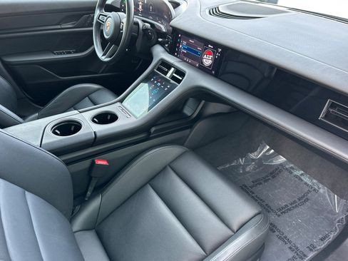 Used 2024 Porsche Taycan image 15