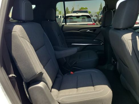 Used 2026 Chevrolet Traverse LT FWD image 25