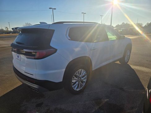 Used 2024 GMC Acadia Elevation image 4