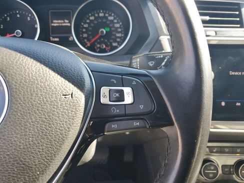 Used 2018 Volkswagen Tiguan SE w/ Panoramic Sunroof Package image 34