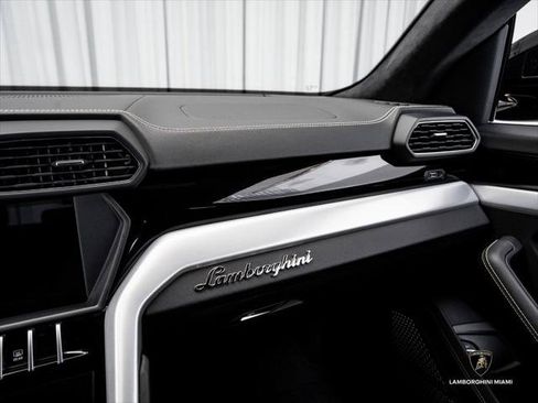 Used 2019 Lamborghini Urus AWD/4WD image 28