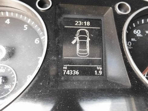 Used 2014 Volkswagen CC R-Line image 25