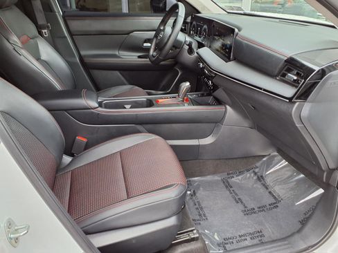 Certified 2025 Nissan Kicks SR w/ SR Premium Package image 11