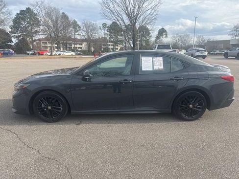 Used 2025 Toyota Camry SE image 2