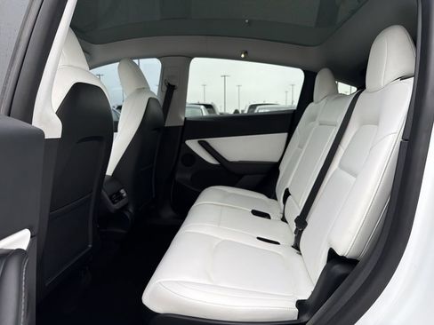 Used 2021 Tesla Model Y Long Range image 14