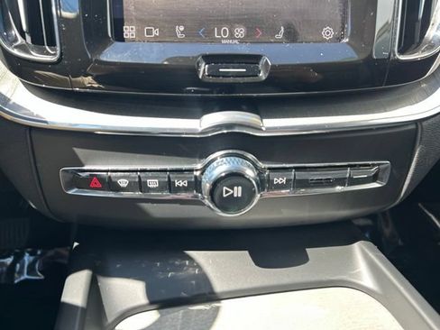 Certified 2025 Volvo XC60 B5 Plus AWD/4WD image 27