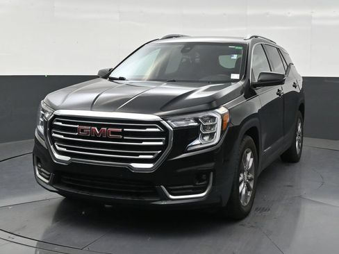 Used 2023 GMC Terrain SLT w/ LPO, Floor Liner Package FWD image 8