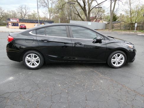Used 2017 Chevrolet Cruze LT w/ Sun And Sound Package image 4