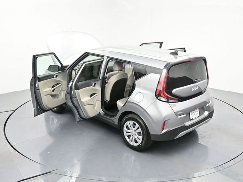 Used 2025 Kia Soul LX FWD image 23