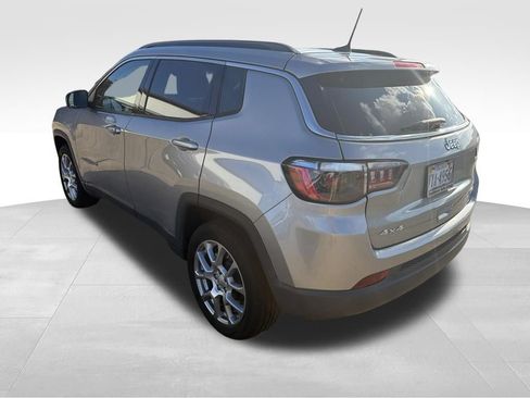 Used 2022 Jeep Compass Latitude w/ Sun and Sound Group AWD/4WD image 4