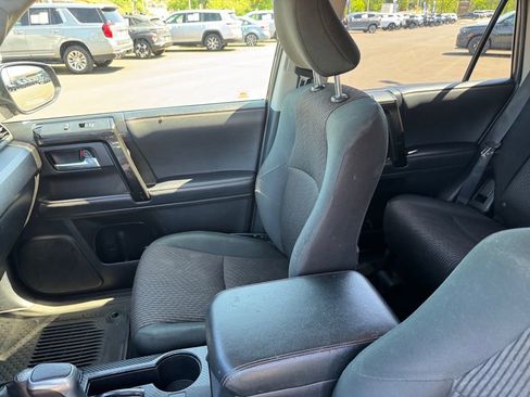 Used 2020 Toyota 4Runner TRD Off-Road AWD/4WD image 7