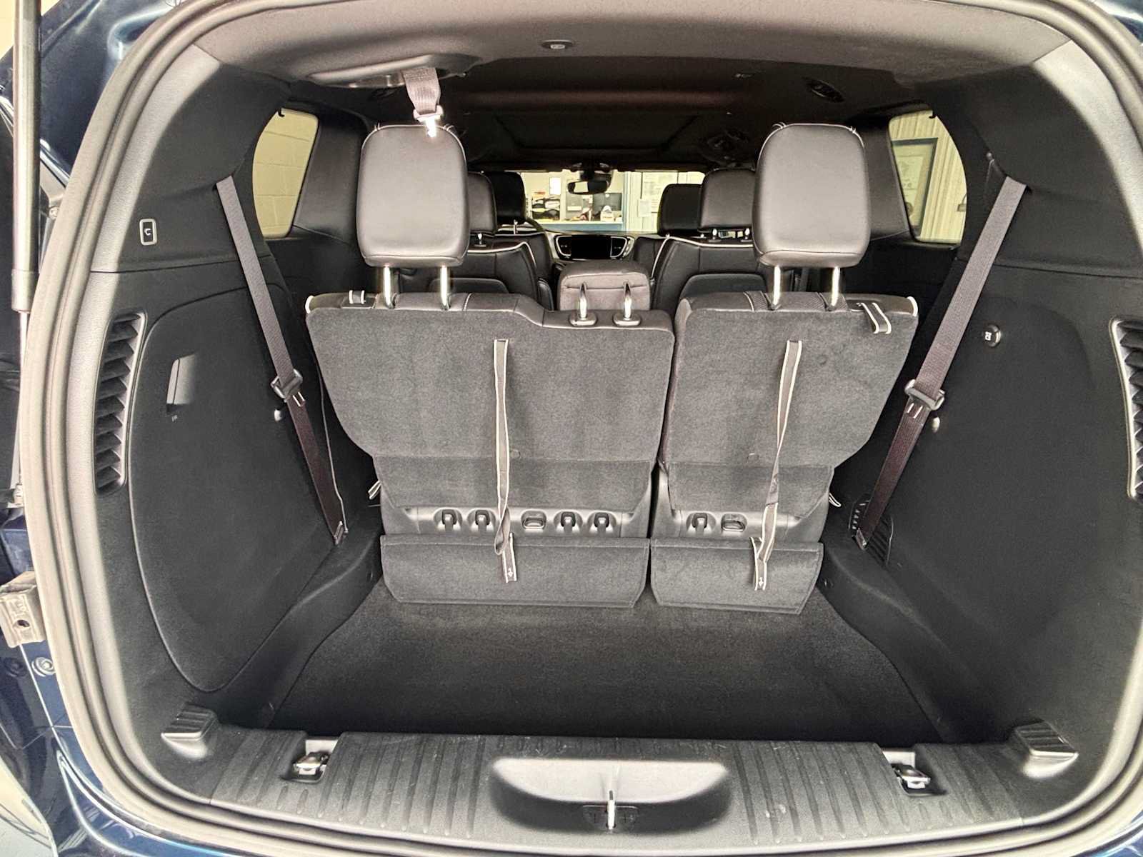 Used 2025 Chrysler Pacifica Select FWD image 7