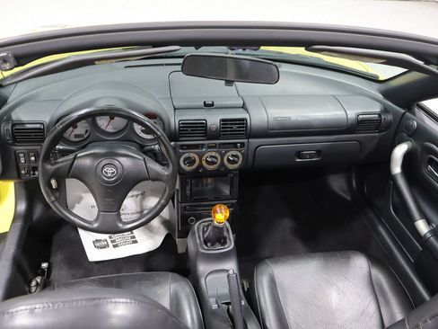 Used 2001 Toyota MR2 RWD image 13