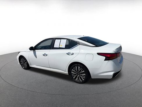 Used 2025 Nissan Altima 2.5 SV FWD image 10