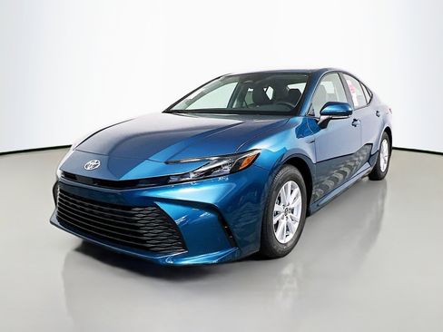 Used 2026 Toyota Camry LE image 10