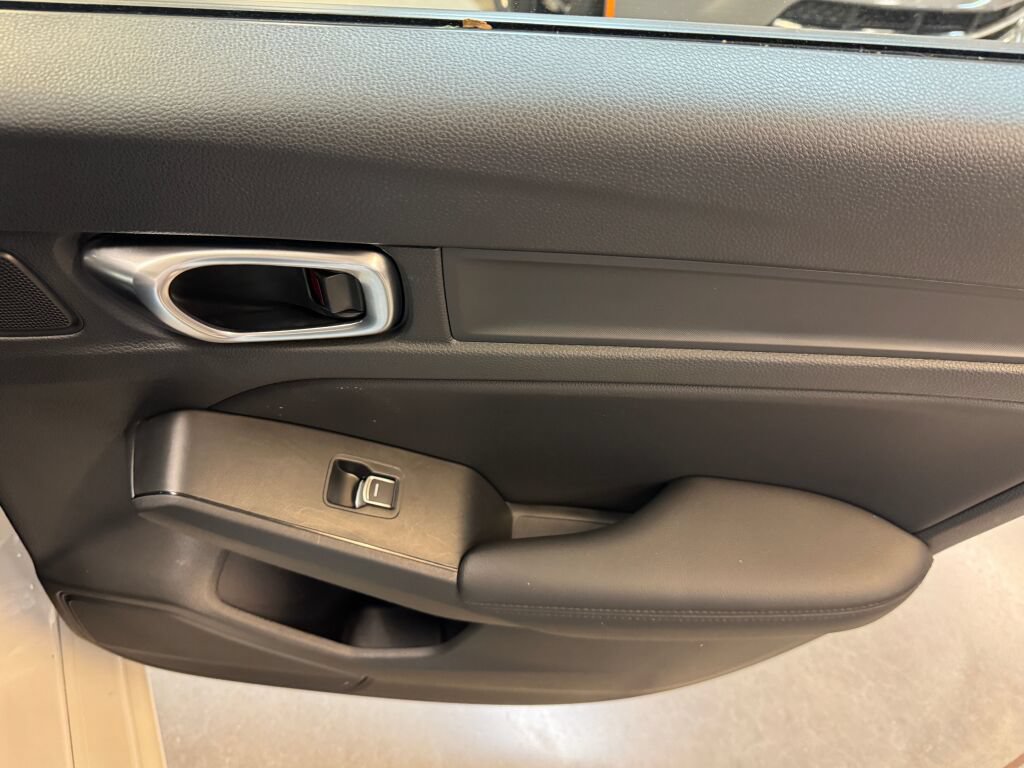 Certified 2025 Acura Integra FWD image 34