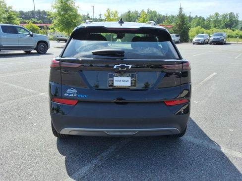 Certified 2023 Chevrolet Bolt EUV LT w/ Comfort Package FWD image 6